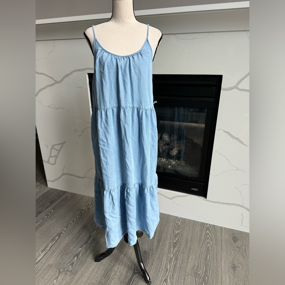 LOFT Ruffled Tiered Chambray Dress in Blue Size 4